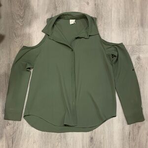 Paper Crane Olive Green Lightweight Cold Shoulder Button Down Blouse Sz M